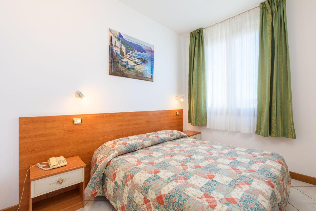 Double Room with Private Bathroom,1002892887:JPEG