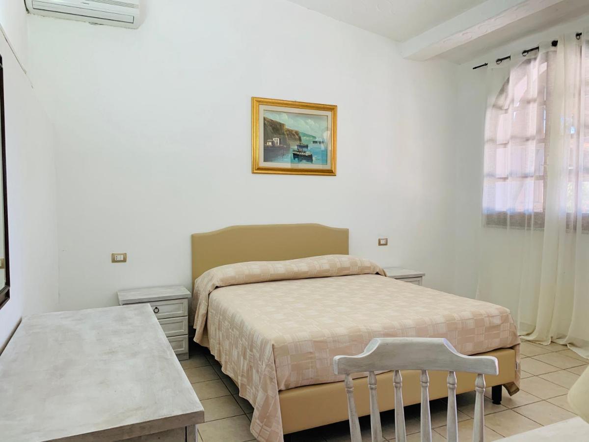 Triple Room,784160622:JPEG