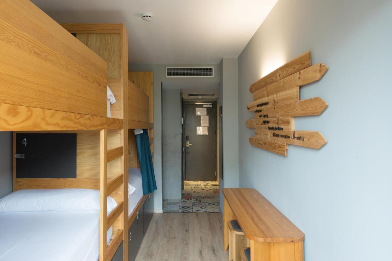 Quadruple Bedbunks Room Bathroom