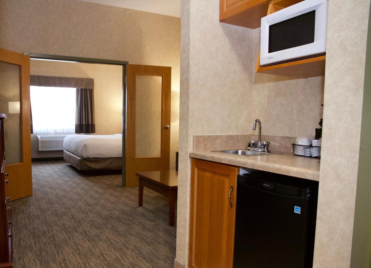 Deluxe King Suite Non-Smoking