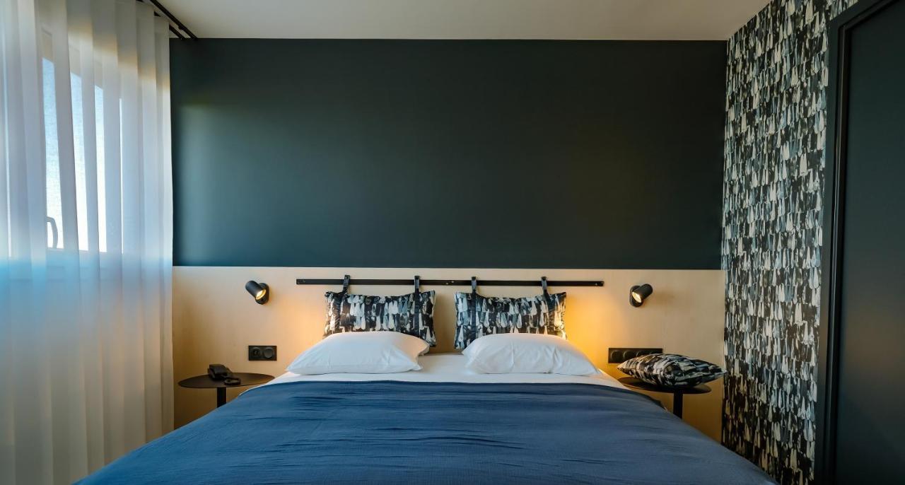 Comfort Room with One Double-Size Bed and One Single Sofa, Lake View,1469474339:JPEG