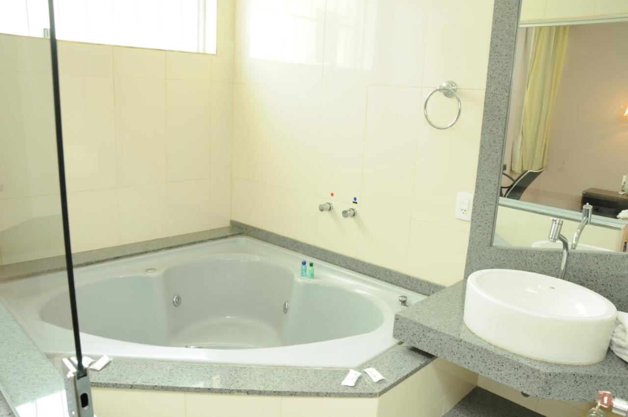 Suite Spa Bath,1667448902:JPEG