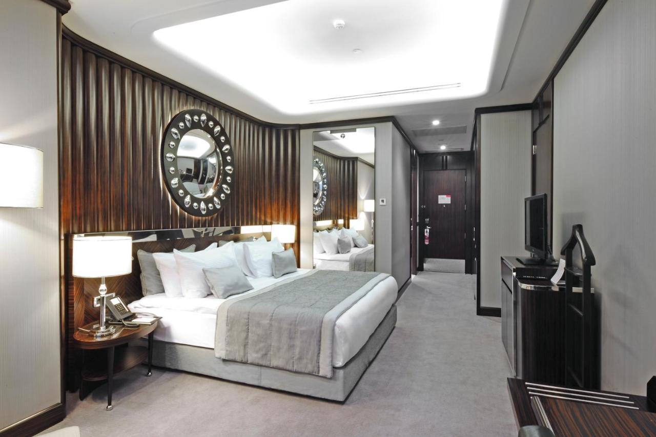 Standard King Room with Club Lounge Access - High Floor/Smoking