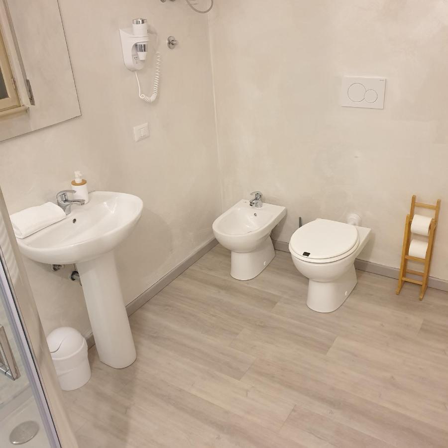 Deluxe King Room,1075248421:JPEG