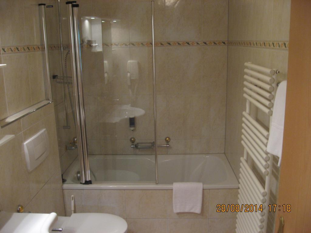Deluxe Twin Room Eiger View & Balcony,190442035:JPEG