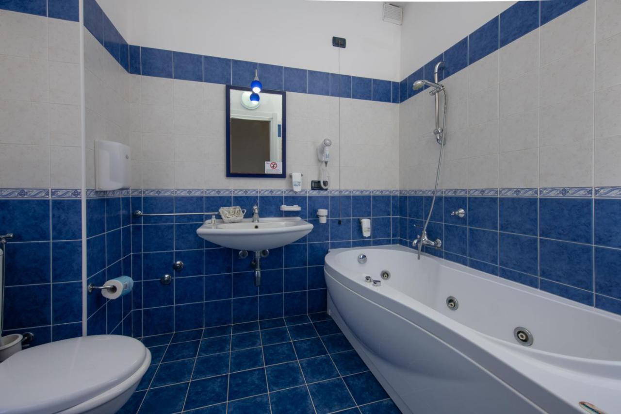 Triple Room,1731512398:JPEG