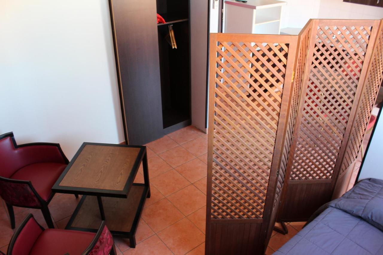 One-Bedroom Apartment (4 Adults),1138100032:JPEG
