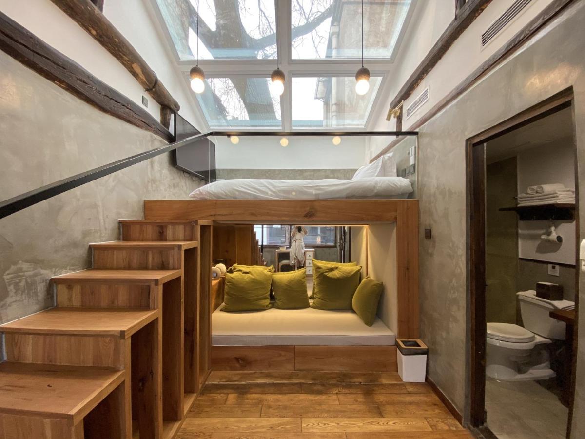 Courtyard Room