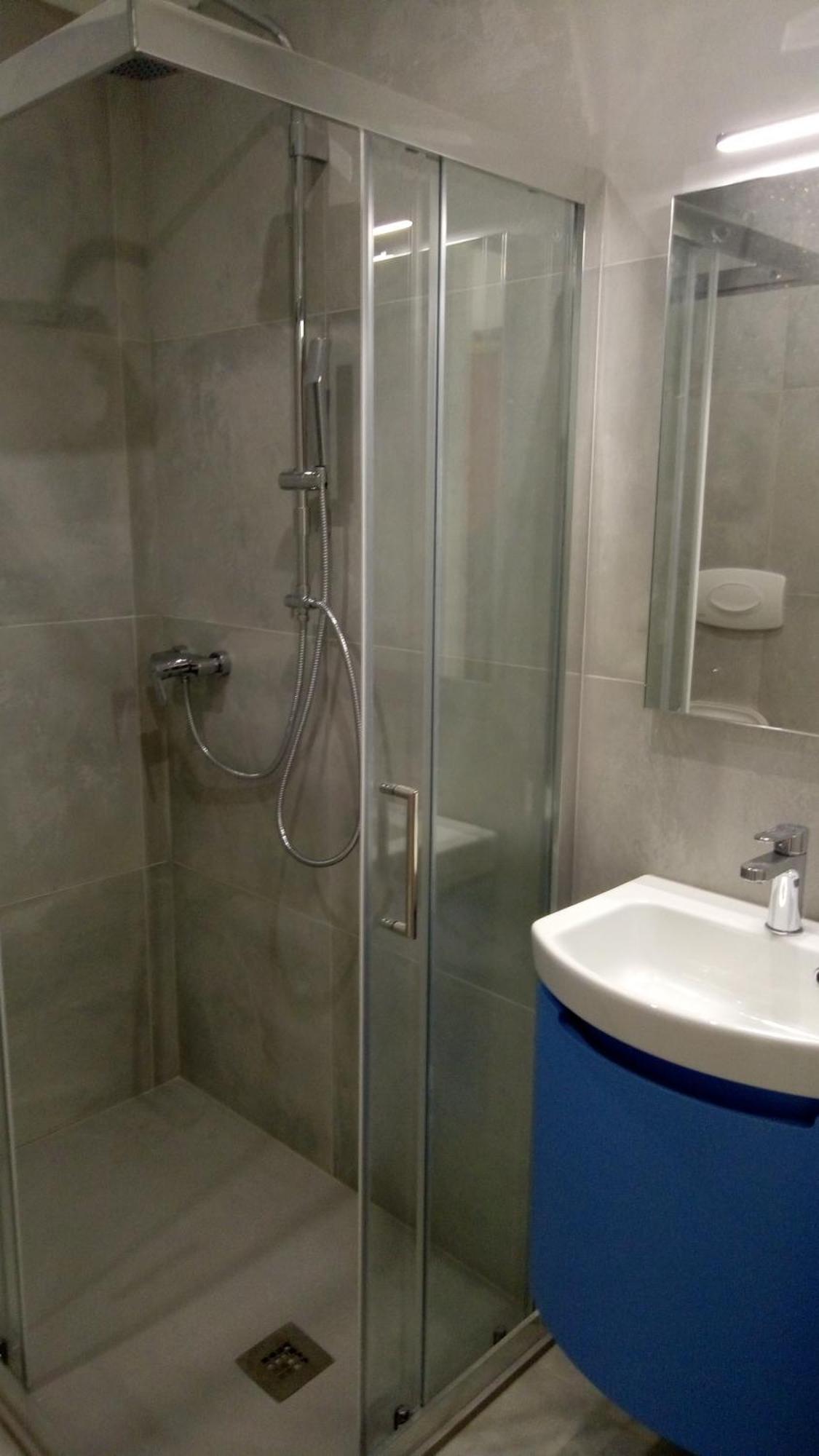 Single Room,631026396:JPEG