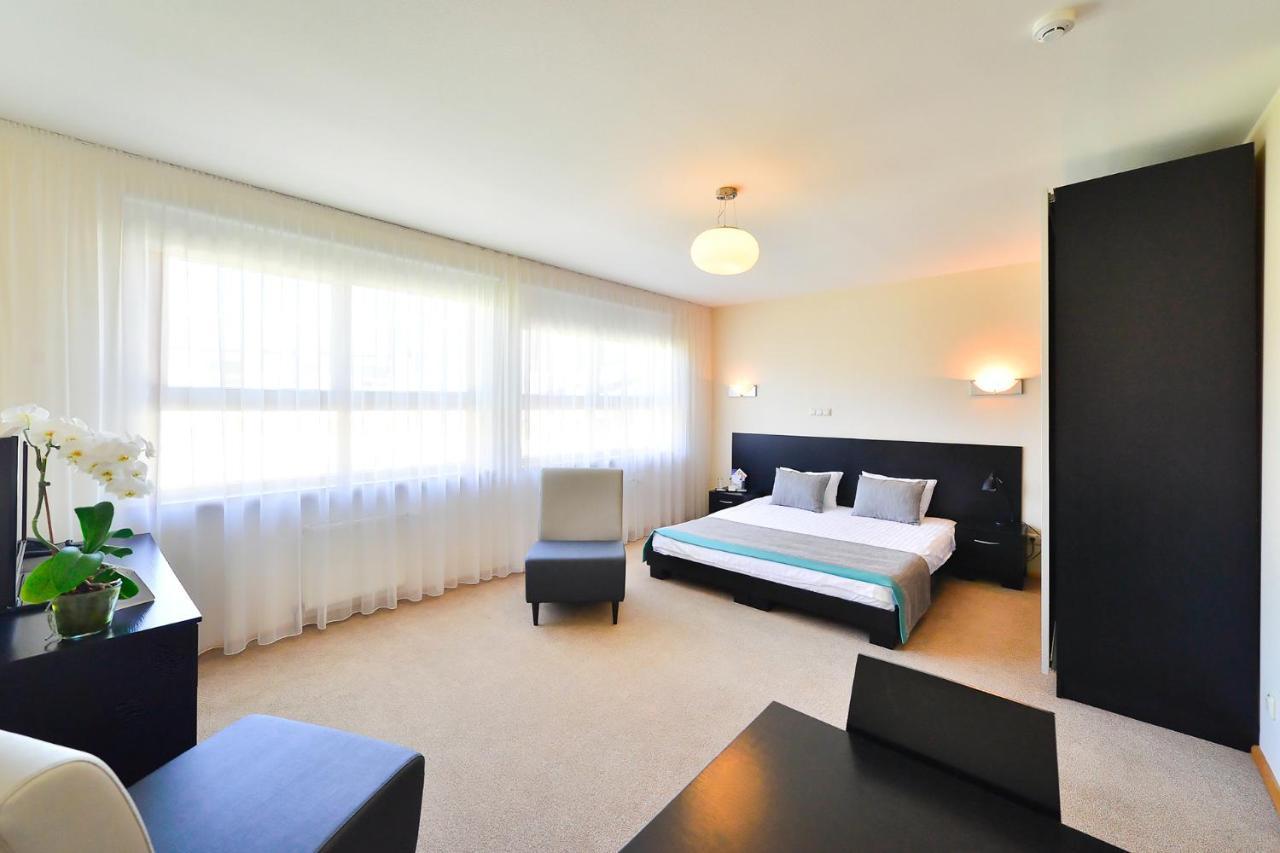 Double Room,967853806:JPEG
