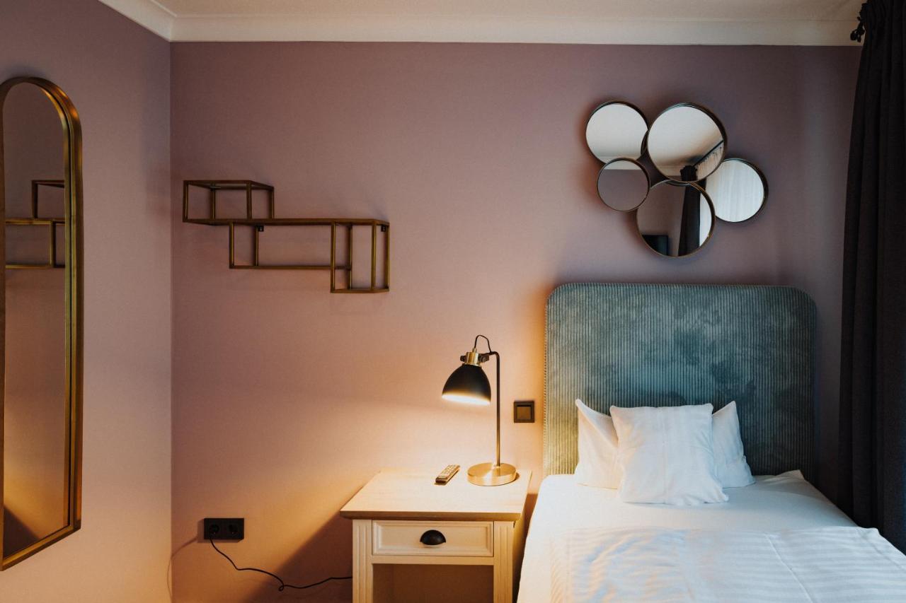 Single Room,1165090677:JPEG