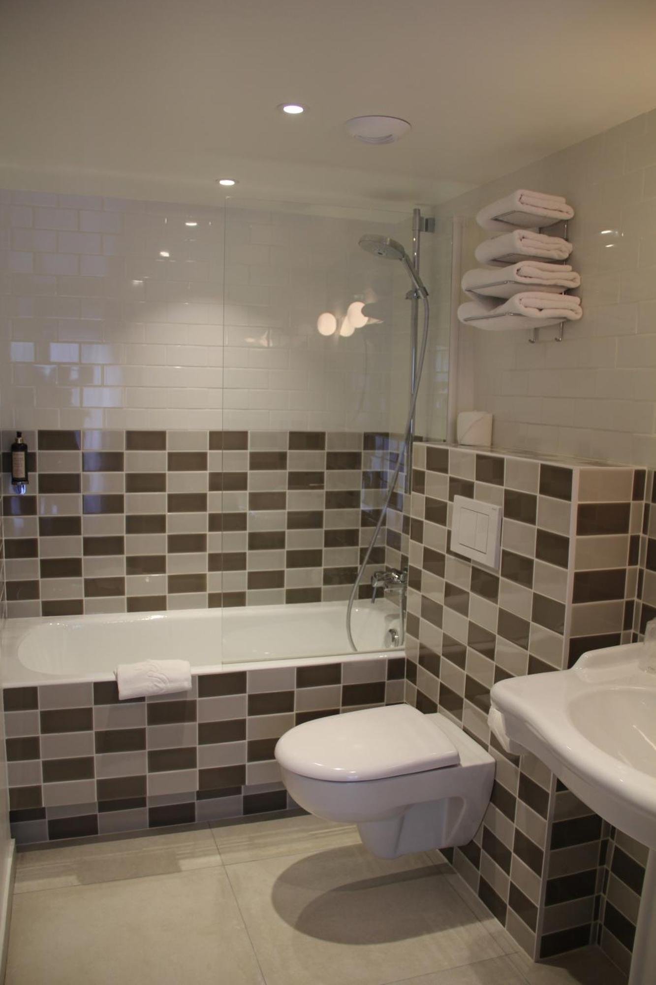 Standard Double or Twin Room,1208480170:JPEG
