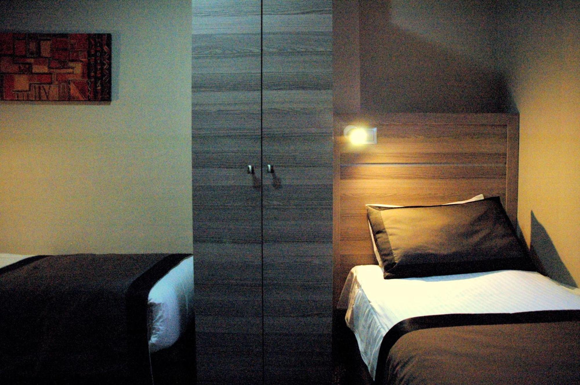 Standard Triple Room,1211477056:JPEG