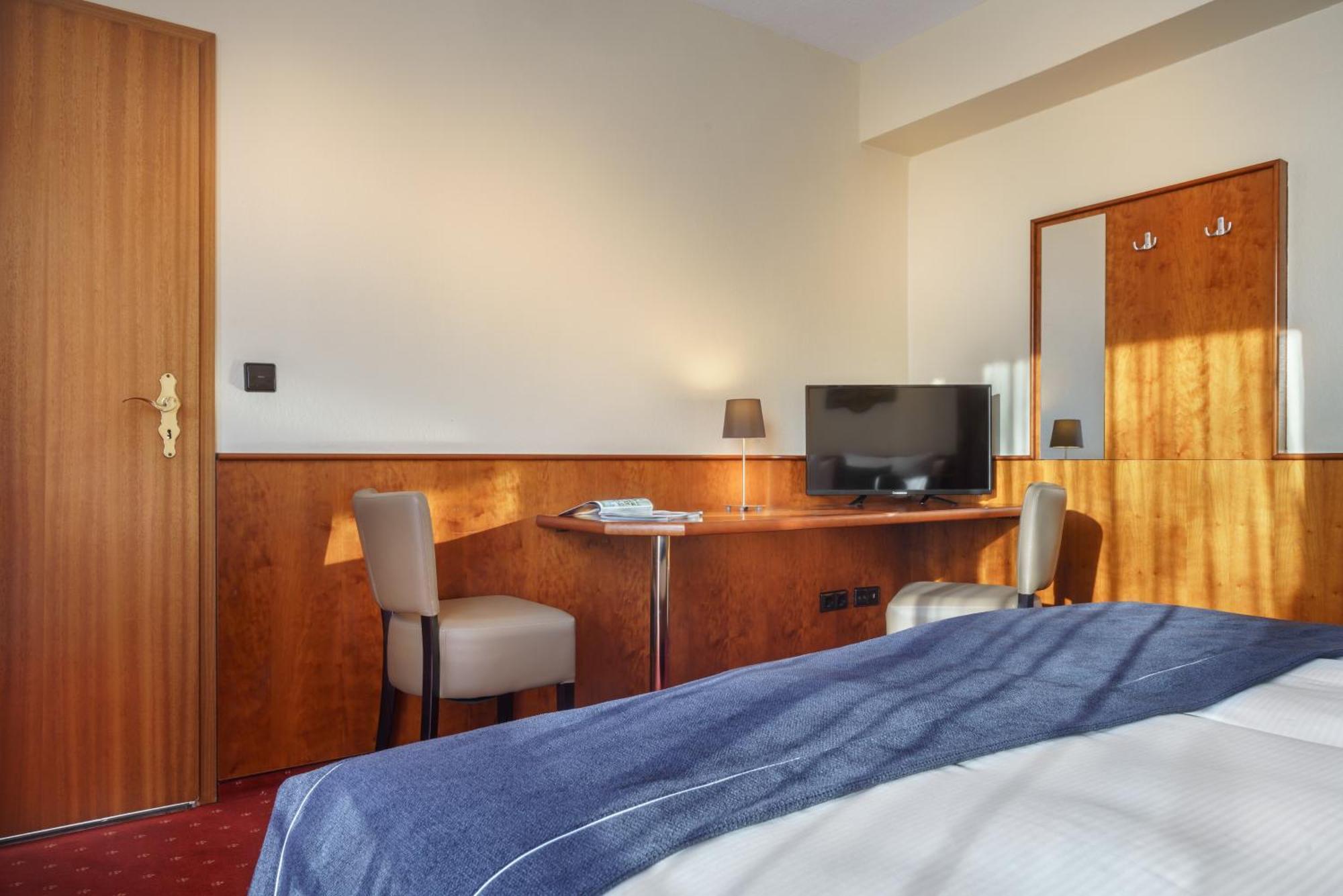 Standard Double or Twin Room,1211855650:JPEG