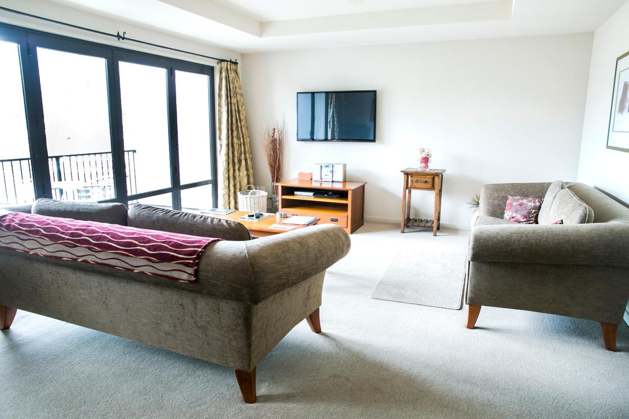 Three-Bedroom Apartment Lake View,1312965931:JPEG