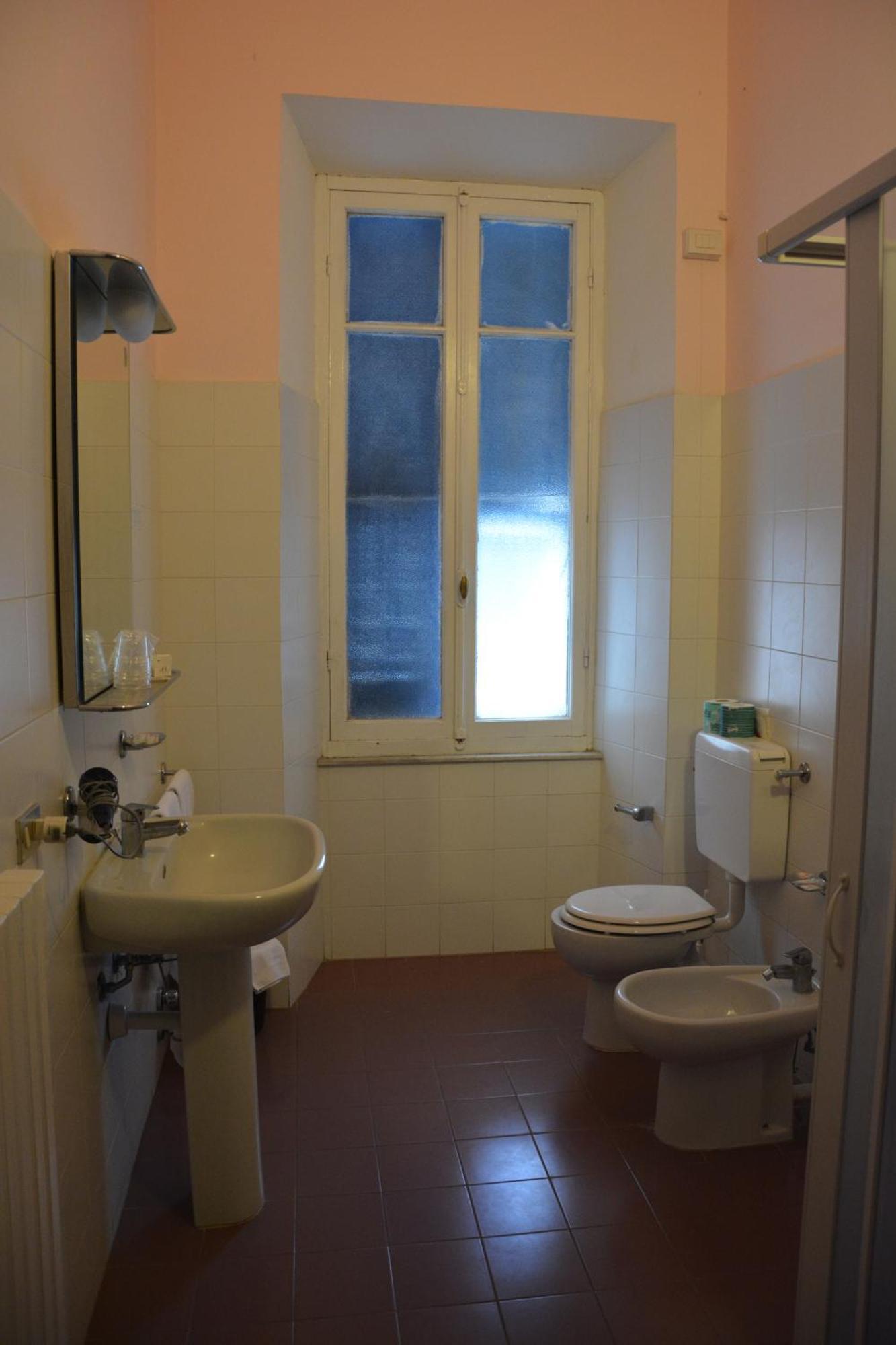 Single Room Private Bathroom,1216066639:JPEG