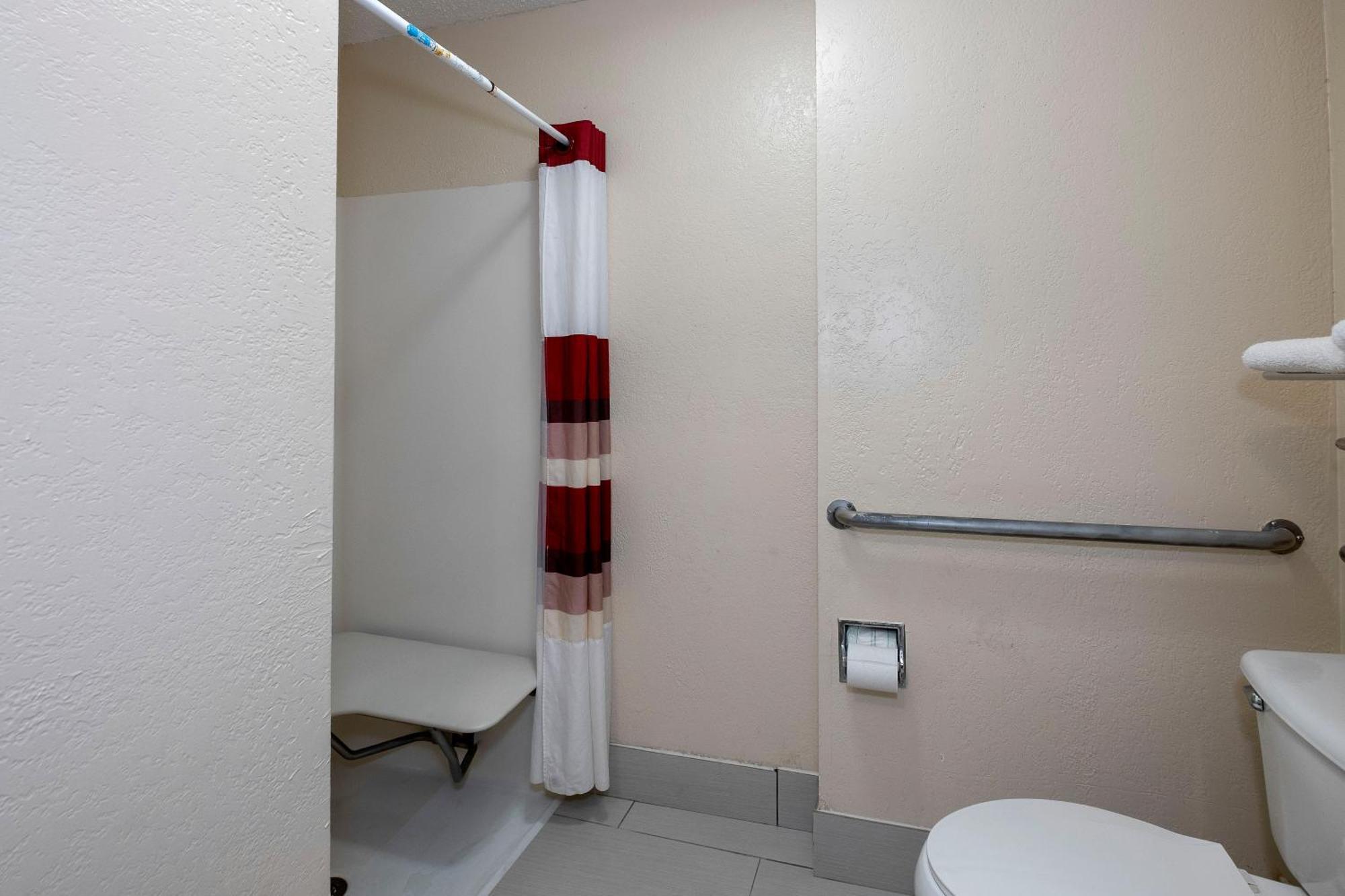 Deluxe King Room Disability Access Roll Shower Non-Smoking,1448592667:JPEG
