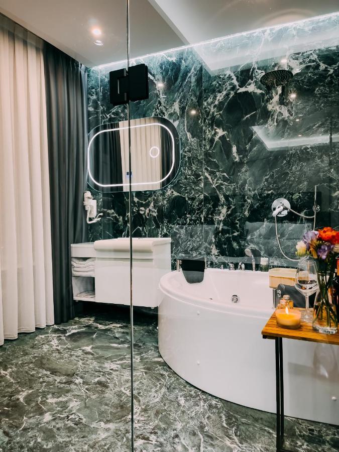 Superior Suite Jacuzzi,1224639851:JPEG