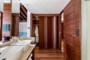 One-Bedroom Suite Sea View