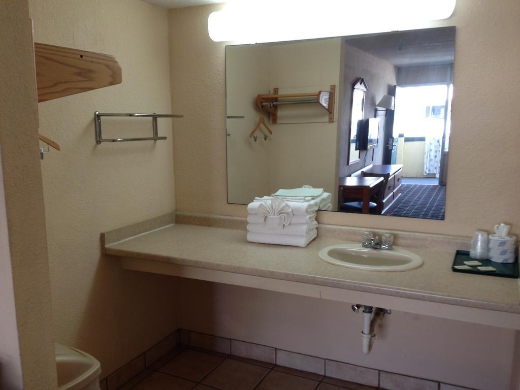 Budget Double Room,1085112418:JPEG