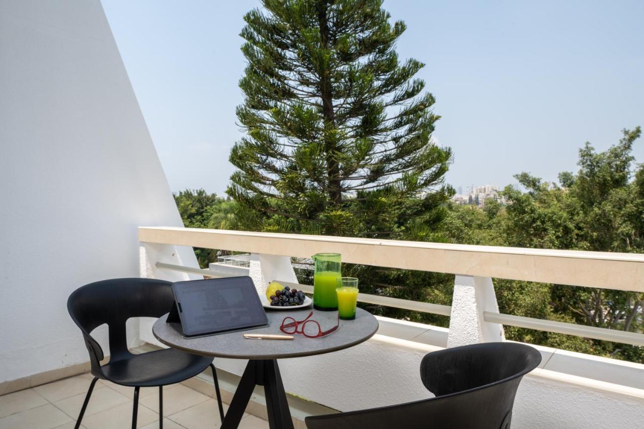 Room Balcony,1267859875:JPEG