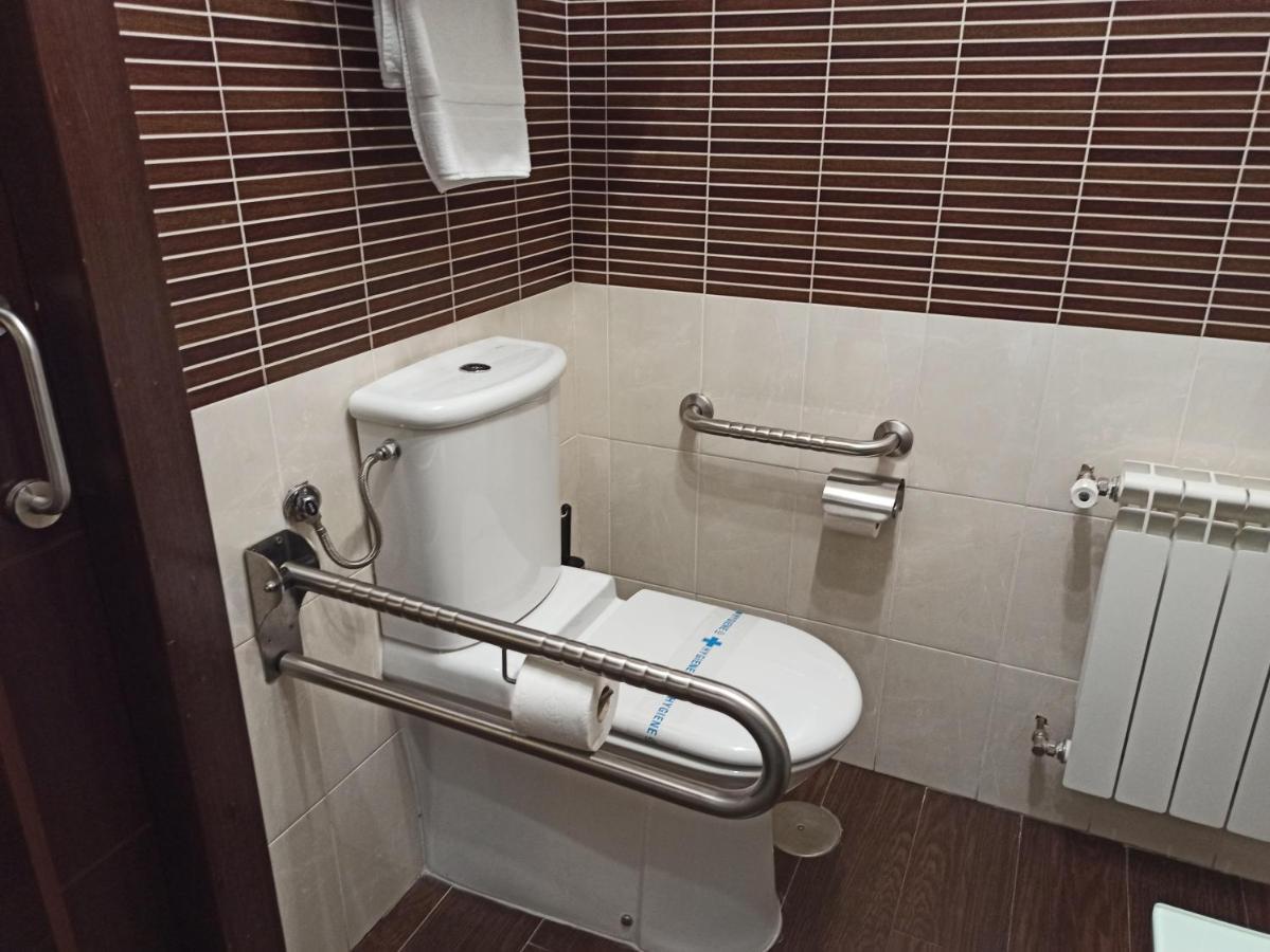 Twin Room Disability Access,1271026873:JPEG