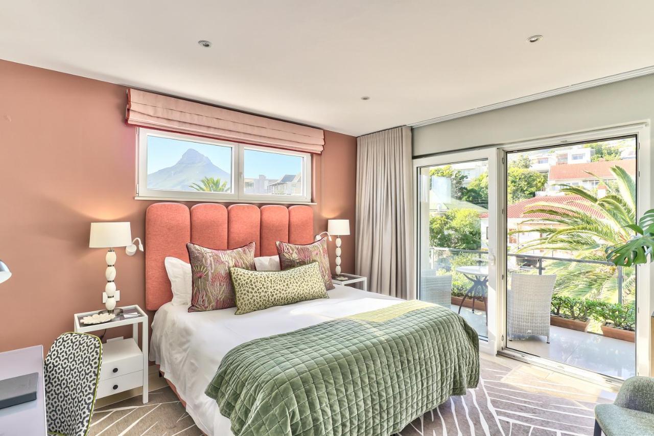 Zimmer Traveller mit Kingsize-Bett oder 2 Einzelbetten und Bergblick