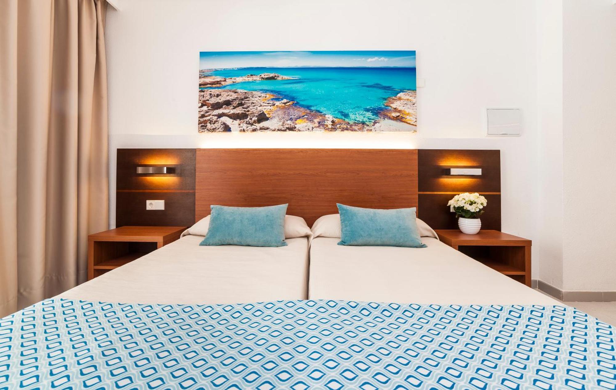 Standard Double Room (2 Adults + 2 Children),1272350554:JPEG