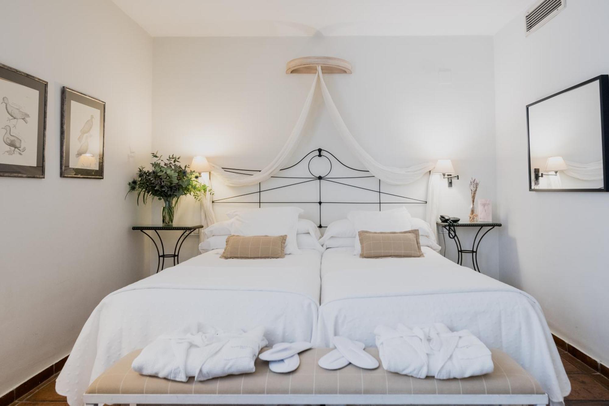 Premium Twin Room,1272843094:JPEG