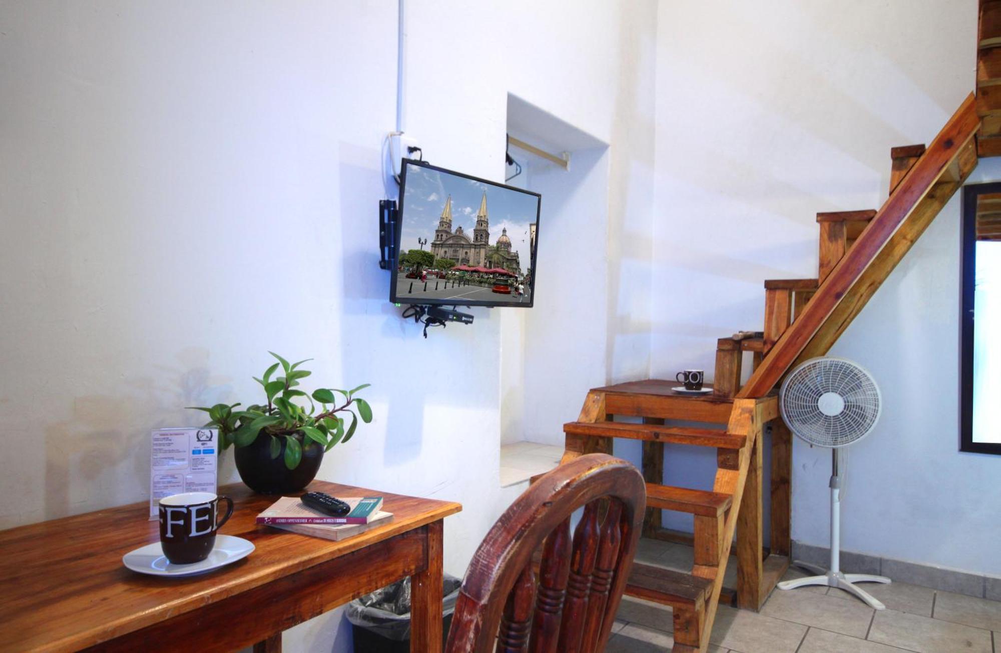 Family Room,1273626118:JPEG