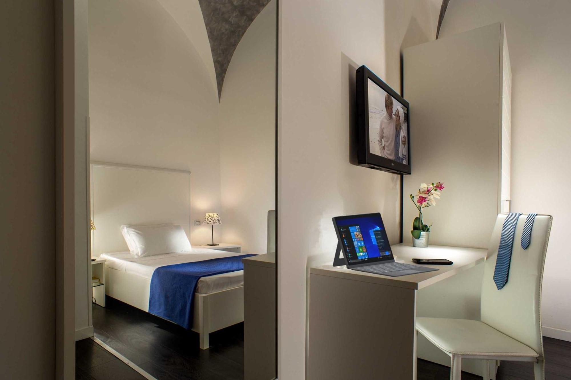 Small Double Room,1617469998:JPEG