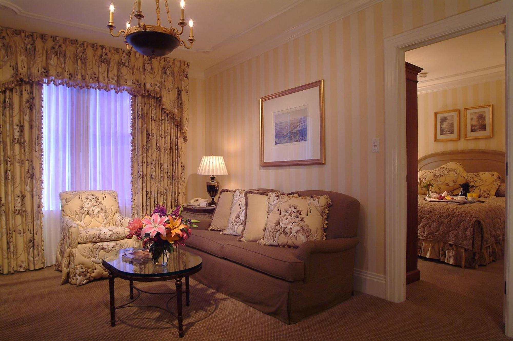 Executive Suite,1553954416:JPEG