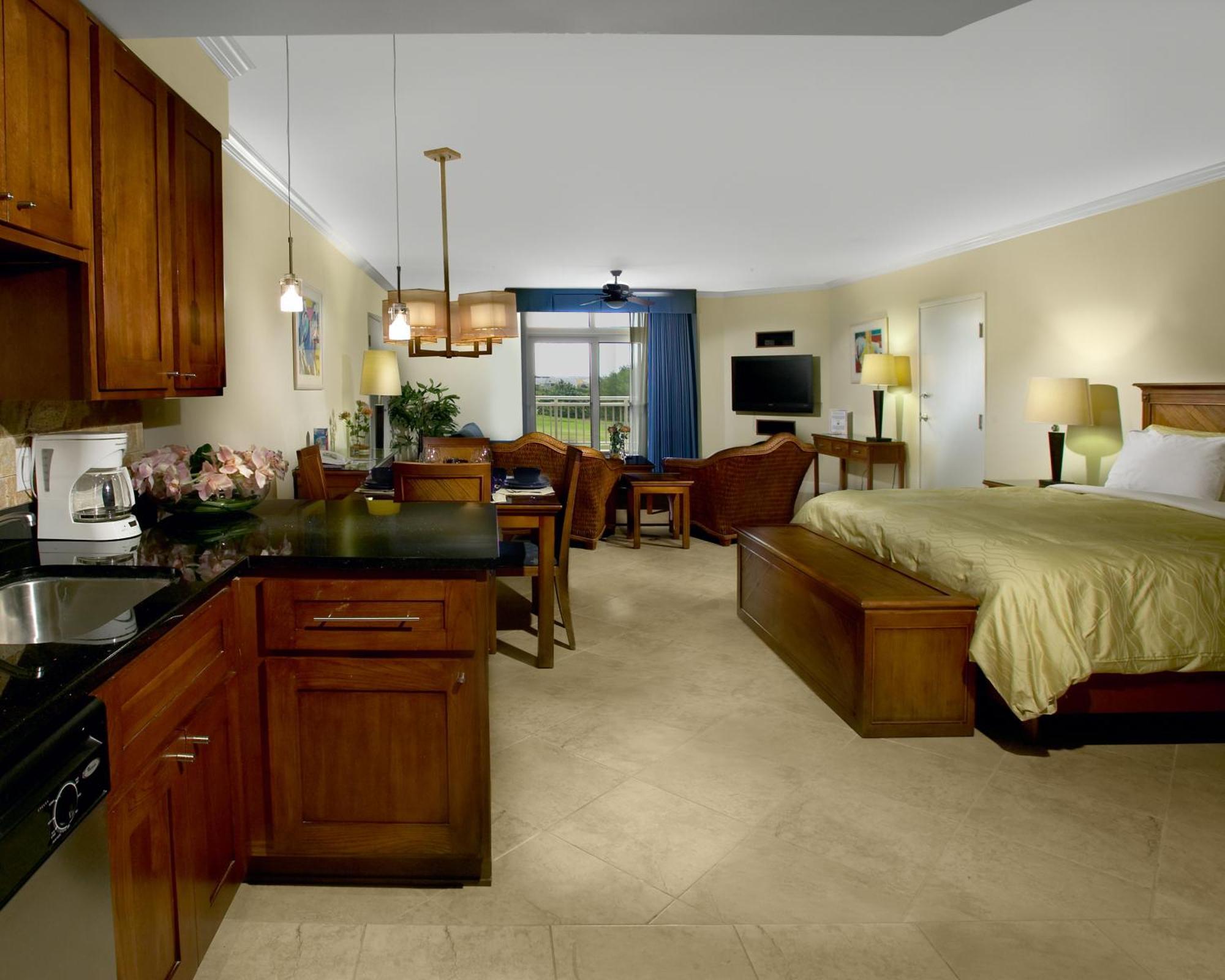 Studio Suite,122053813:JPEG