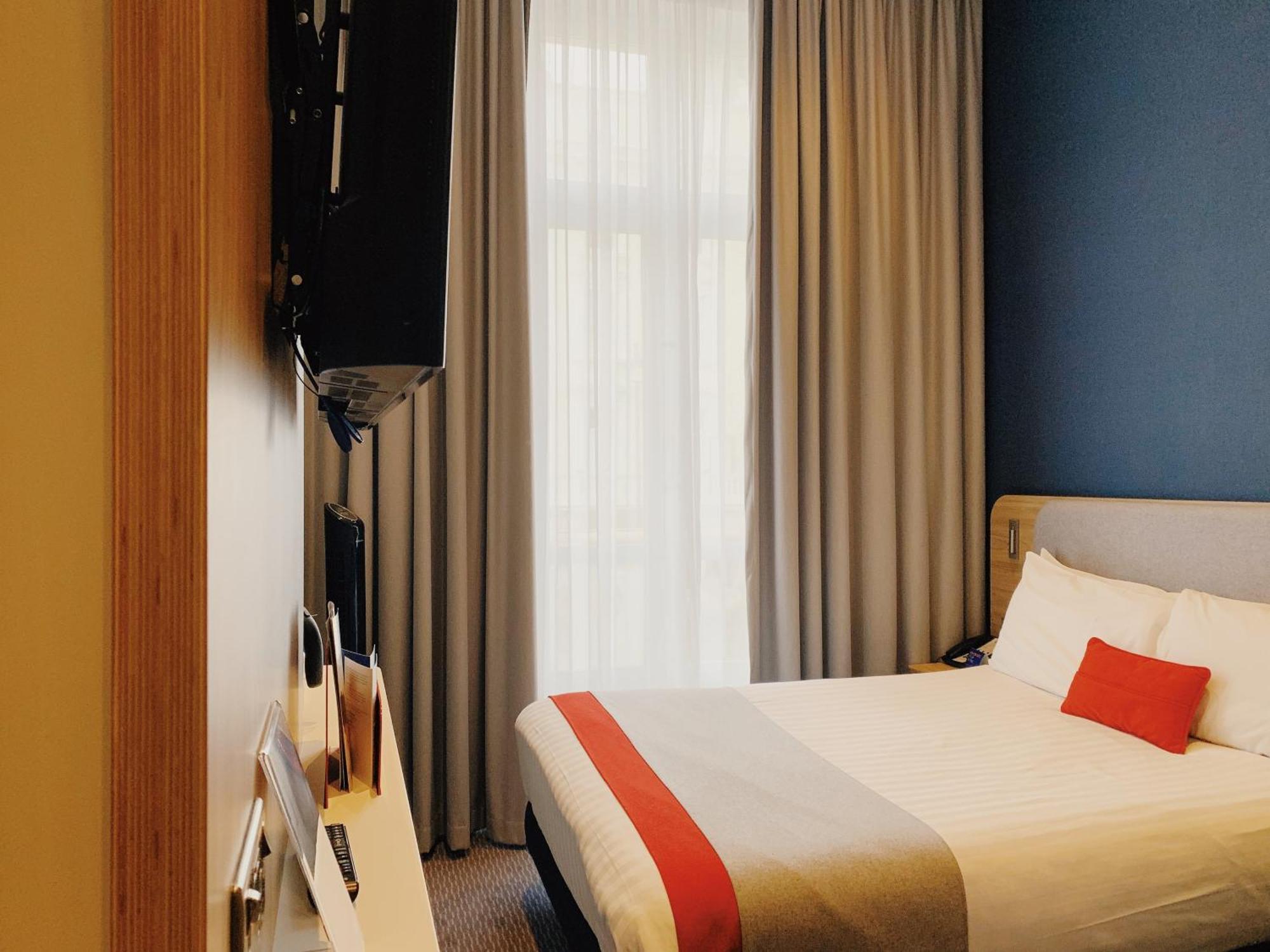 Standard Double Room with Single Sofa Bed and Free Hot Breakfast,1279345978:JPEG