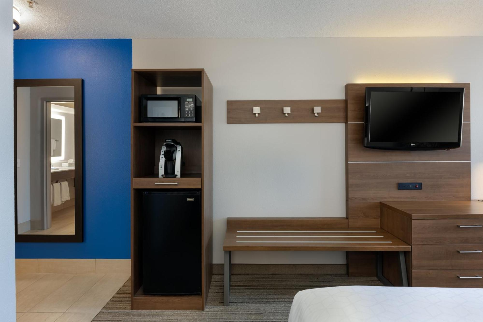 Standard Queen Room with Two Queen Beds,1280369164:JPEG