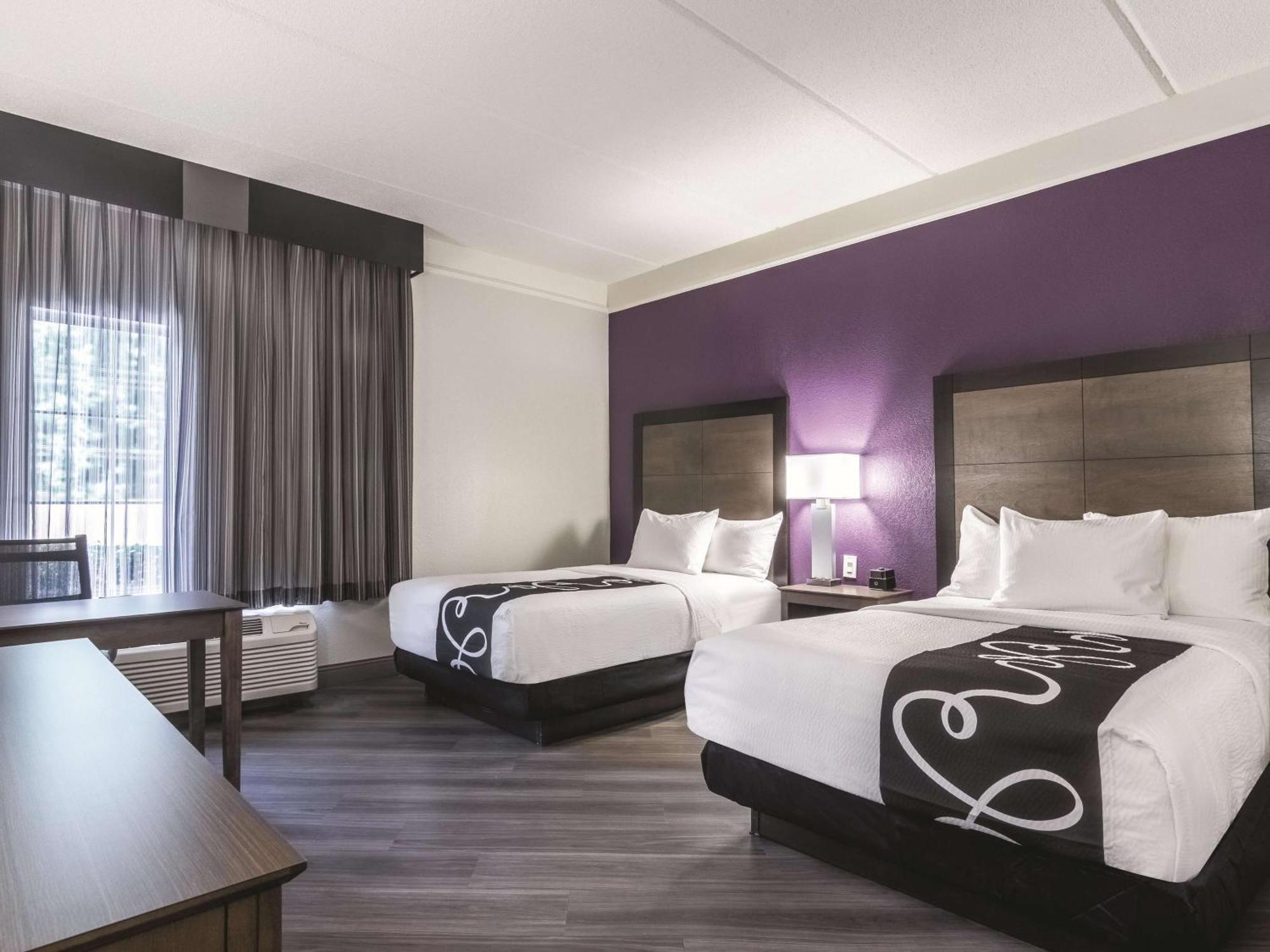 Double Room Two Double Beds Bathtub Grab Bars or Mobility Access Non-Smoking,1451440939:JPEG