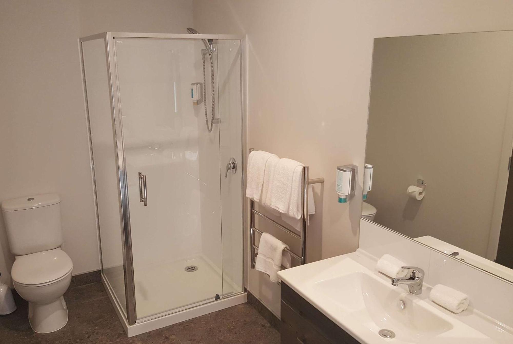 Three-Bedroom Apartment Three King Beds,1319393281:JPEG