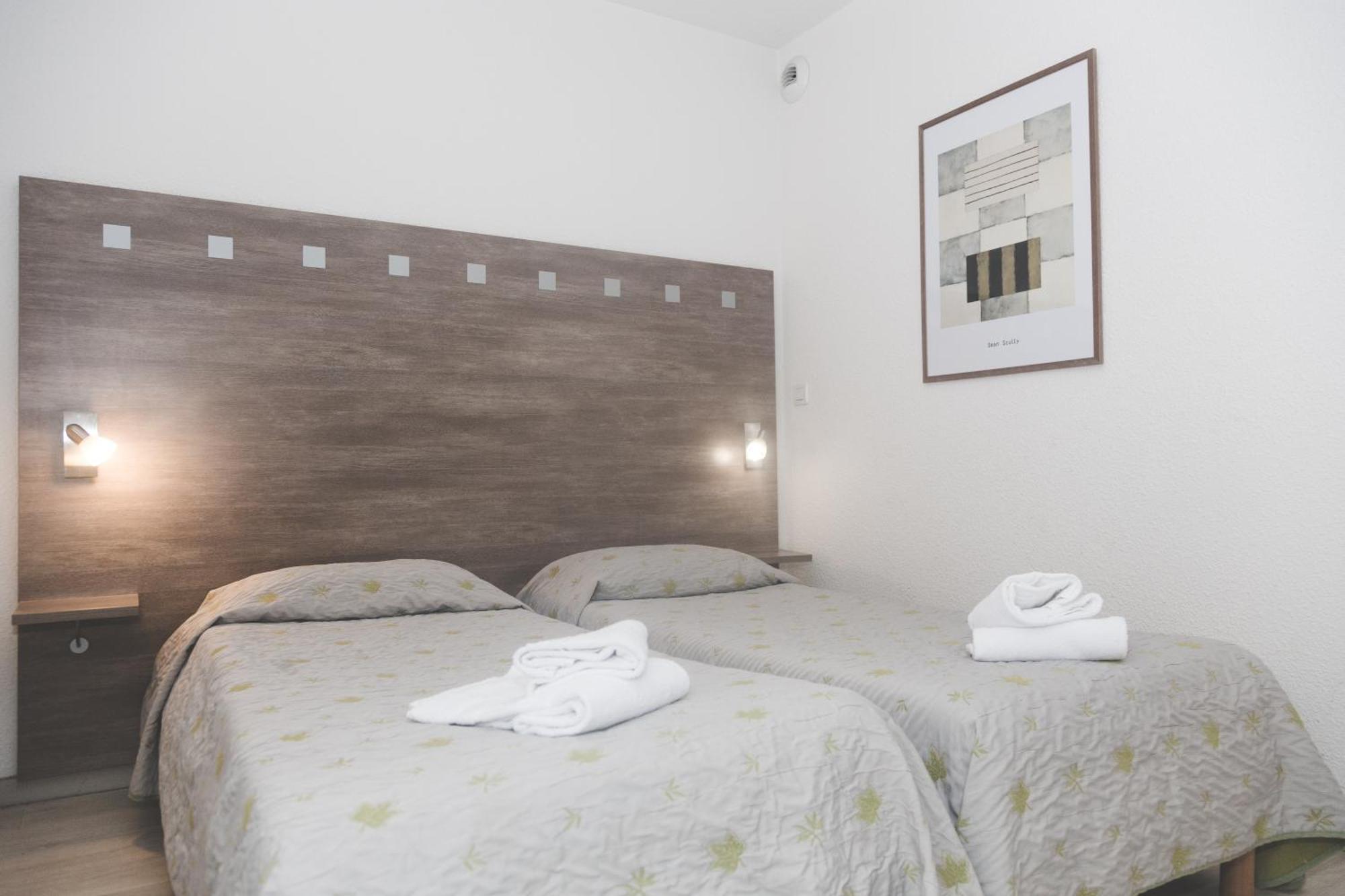 Two-Bedroom Apartment,933655378:JPEG
