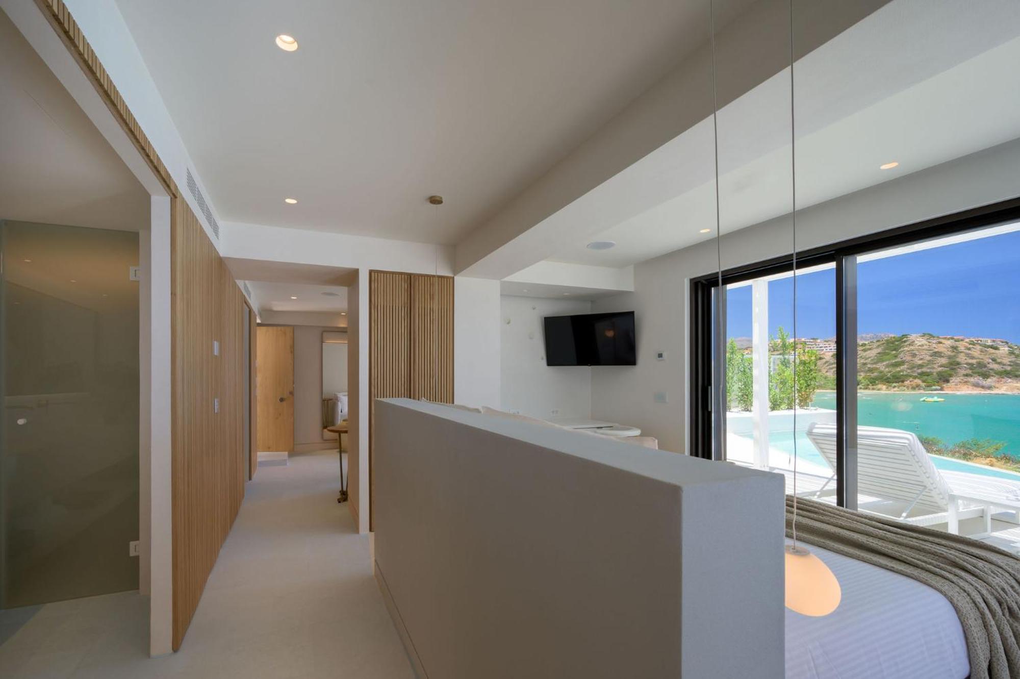 Front Sea View Grand Suite Private Heated Pool