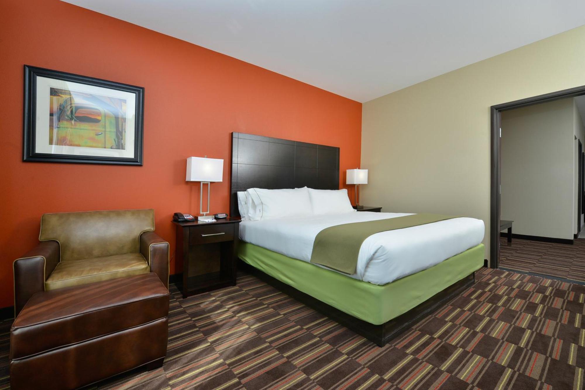 King Room with Tub - Communication Mobility Accessible
