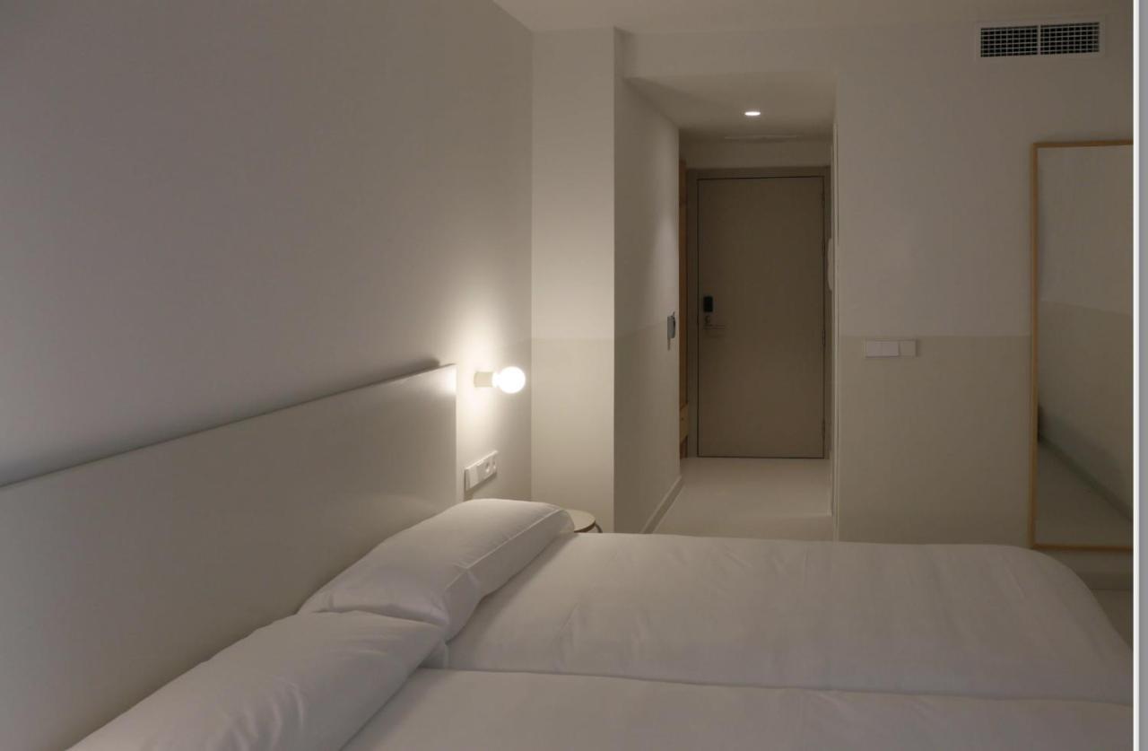 Standard Double or Twin Room,1296850210:JPEG