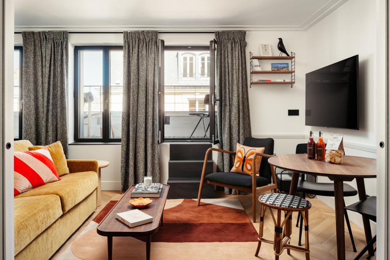 One-Bedroom Apartment Balcony,1297817371:JPEG