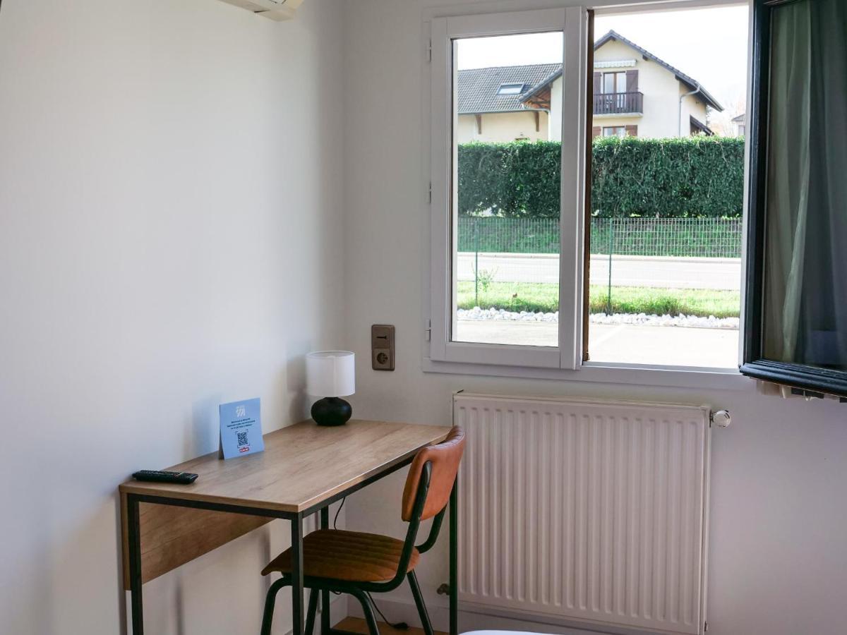 Double Room,1329072464:JPEG