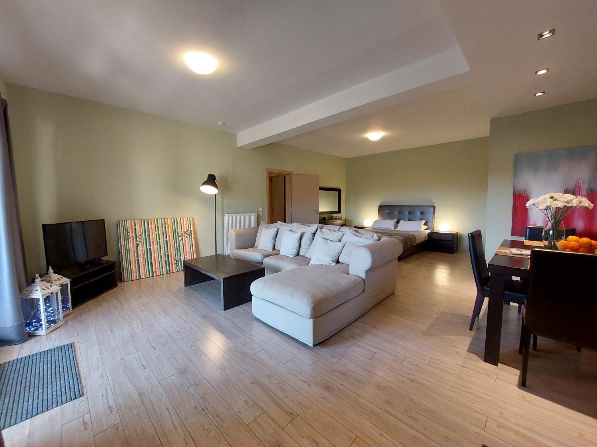 Deluxe Two-Bedroom Apartment,1332433517:JPEG