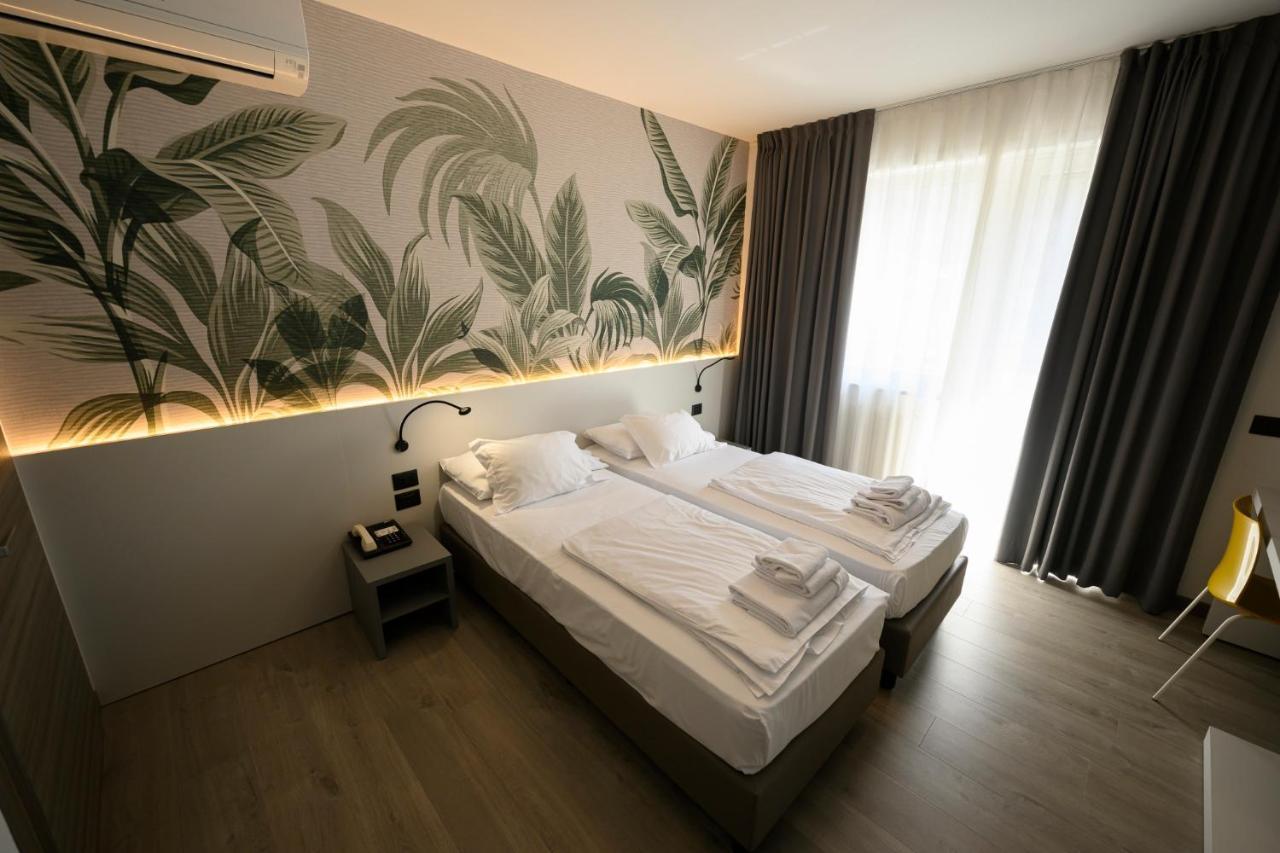 Twin Room,1345983437:JPEG