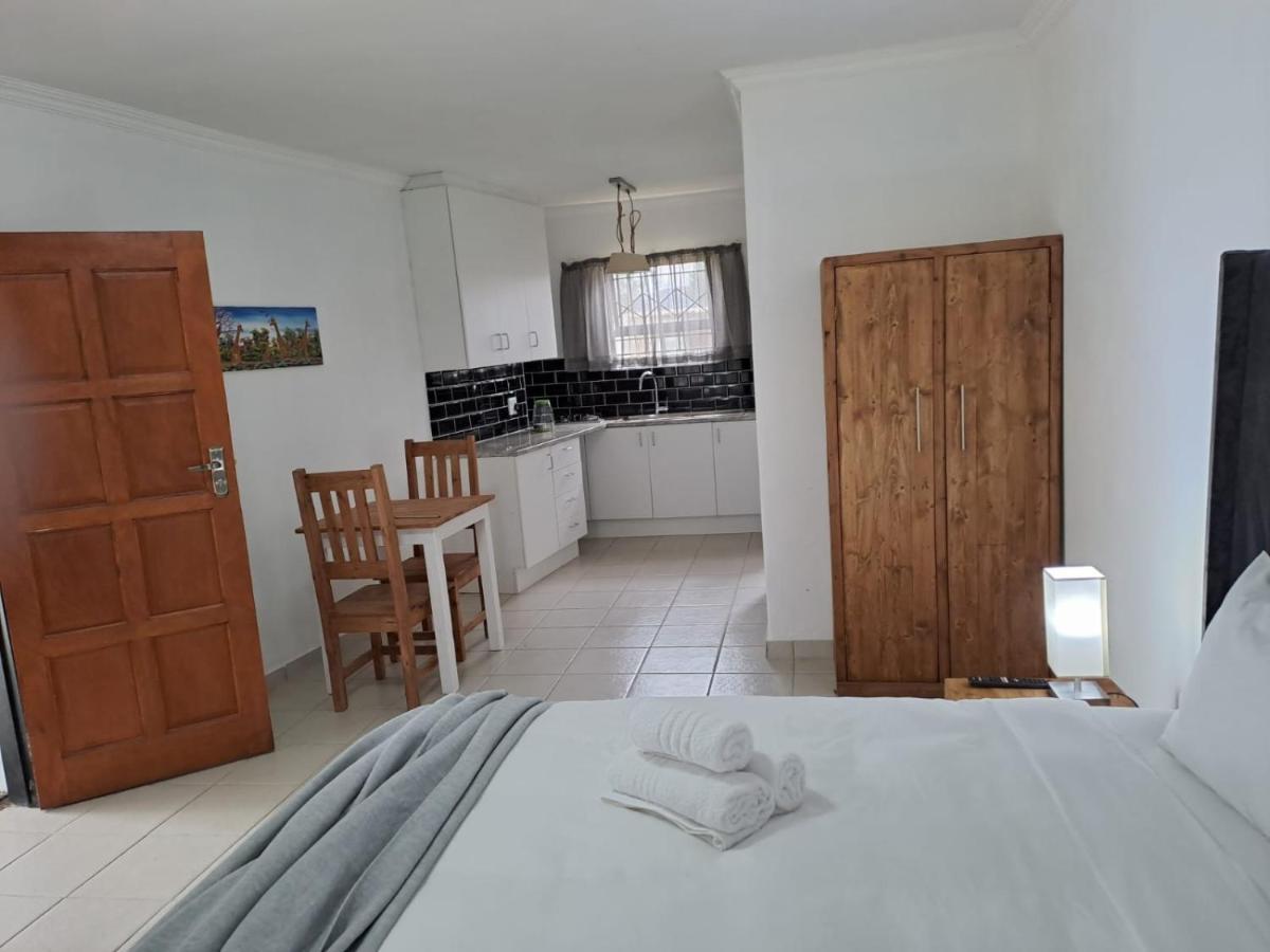 Deluxe Queen Suite