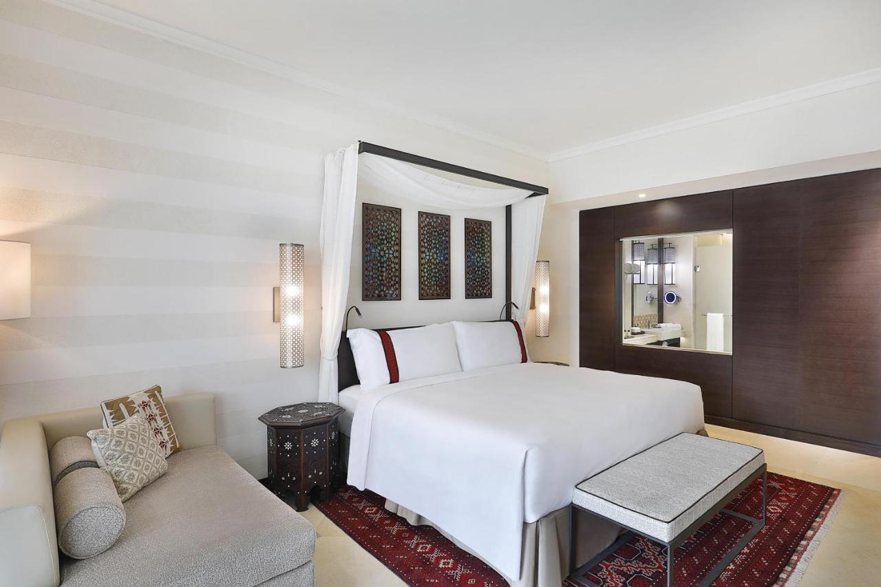 Classic King Room Balcony Lagoon View,1456946467:JPEG