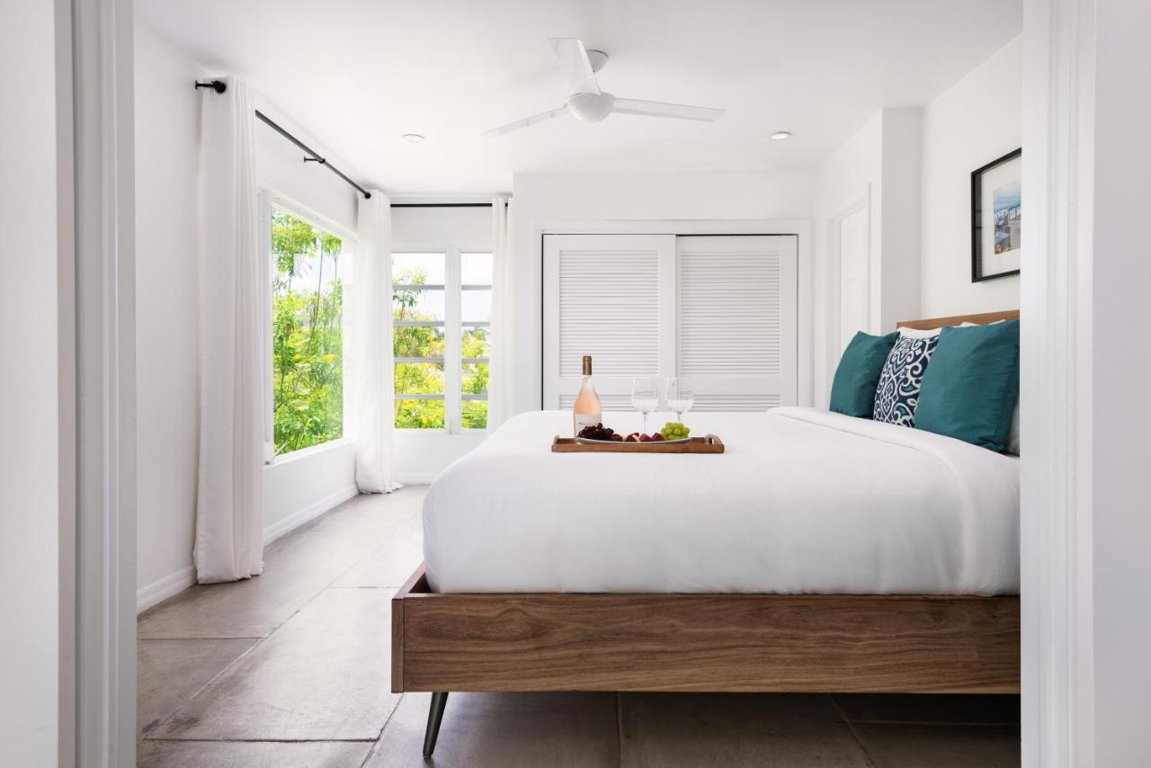 Luxury One Bedroom Suite,1357688123:JPEG
