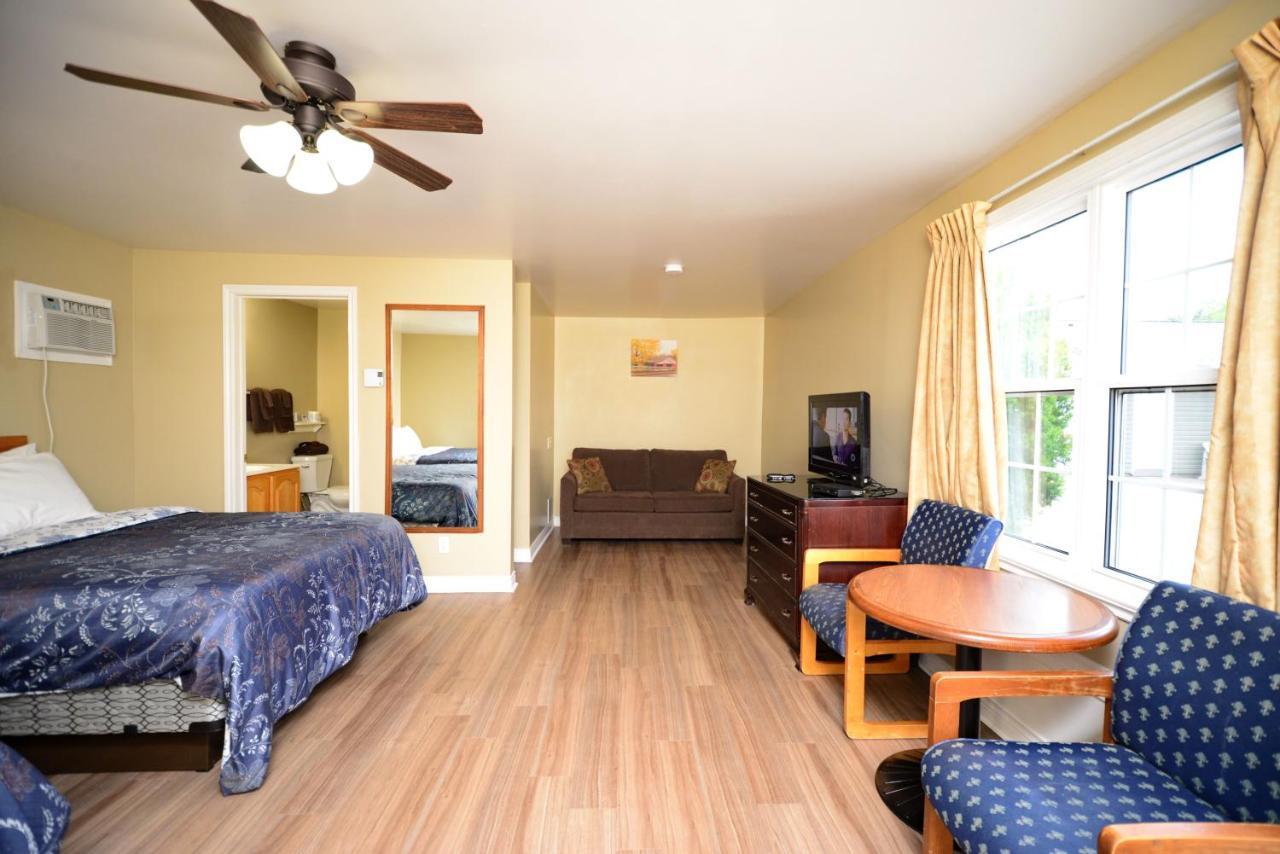 Deluxe Queen Room Two Queen Beds