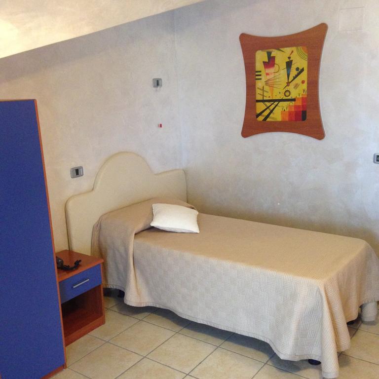 Single Room,247559469:JPEG